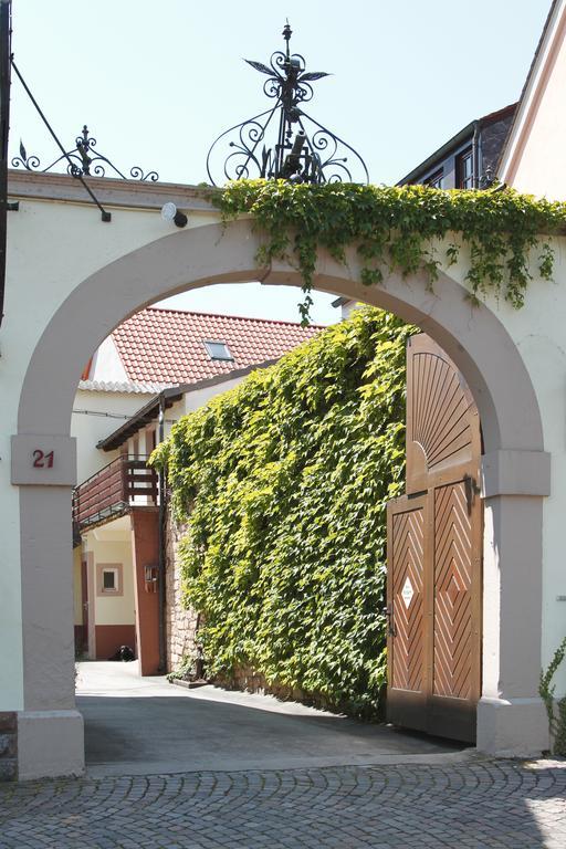 Gaestehaus Hebinger Am Schlosspark Deidesheim Luaran gambar